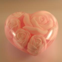 Bomboniera saponetta Cuore con 5 rose rosa 1