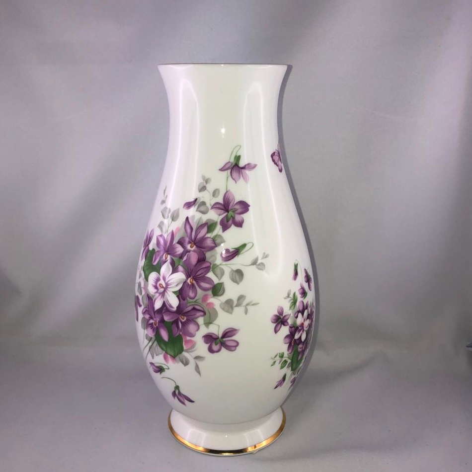 Vaso in porcellana con violette - Confetti & Bomboniere