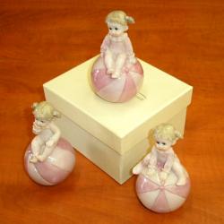 Bomboniere battesimo Bimbe sulla palla con scatola 2