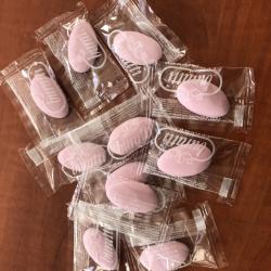 Confetti rosa al cioccolato fondente incartati singolarmente - Confetti &  Bomboniere