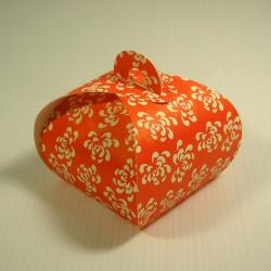 Scatolina portaconfetti Tortina Corallo Laurea 1
