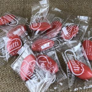Confetti Buratti cioccolato fondente imbustati singolarmente rossi