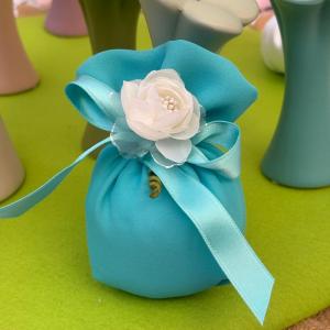 Sacchetto portaconfetti organza turchese con rosa e nastro