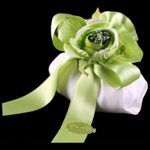 Sacchetto portaconfetti in seta bianca con bordo e fiocco verde 